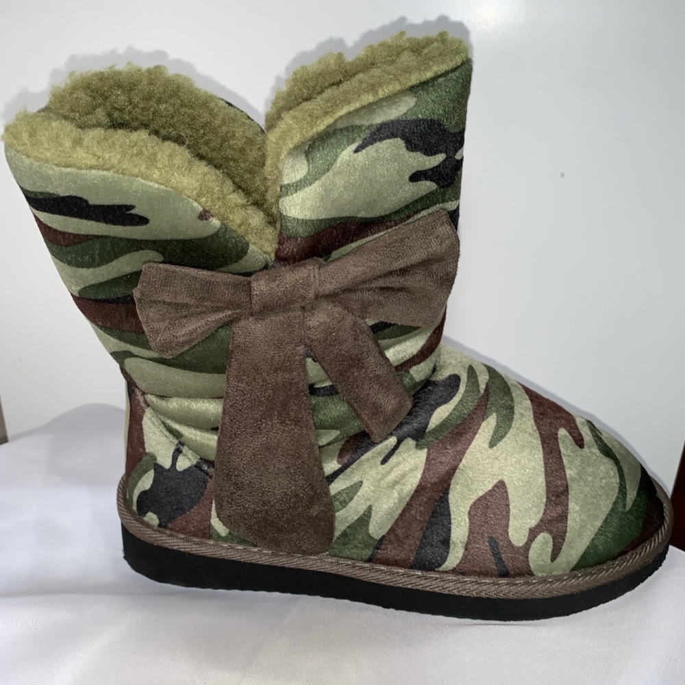(NEW) Camo Booties